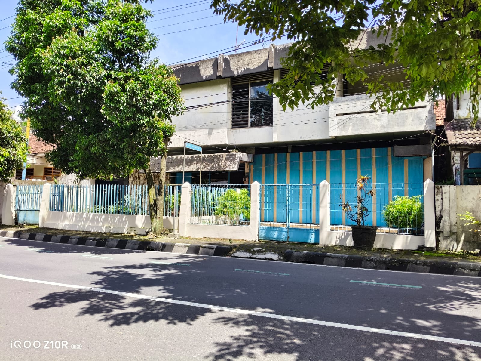 Rumah Terawat Pinggir Jalan Raya Selangkah Ke Alun-alun Purwokerto view 1