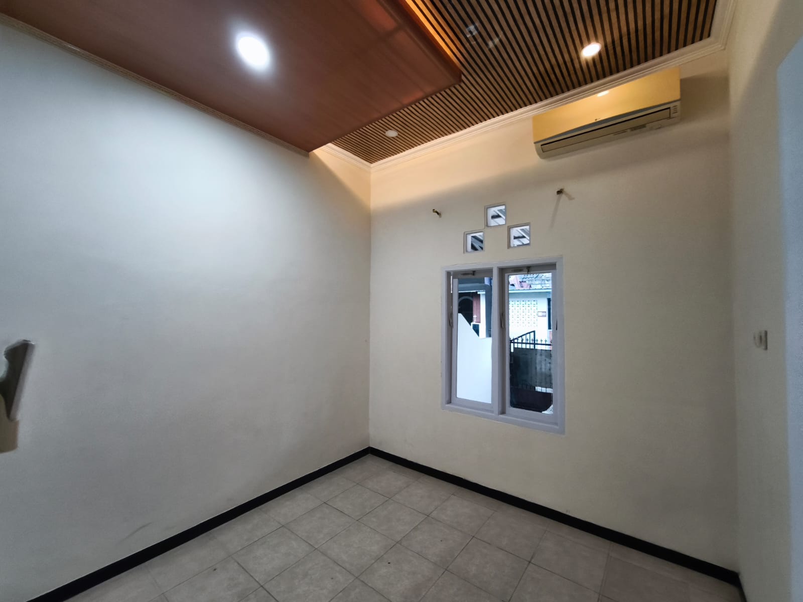  Dijual Rumah Full Bangunan-7 Menit Stasiun Purwokerto view 3