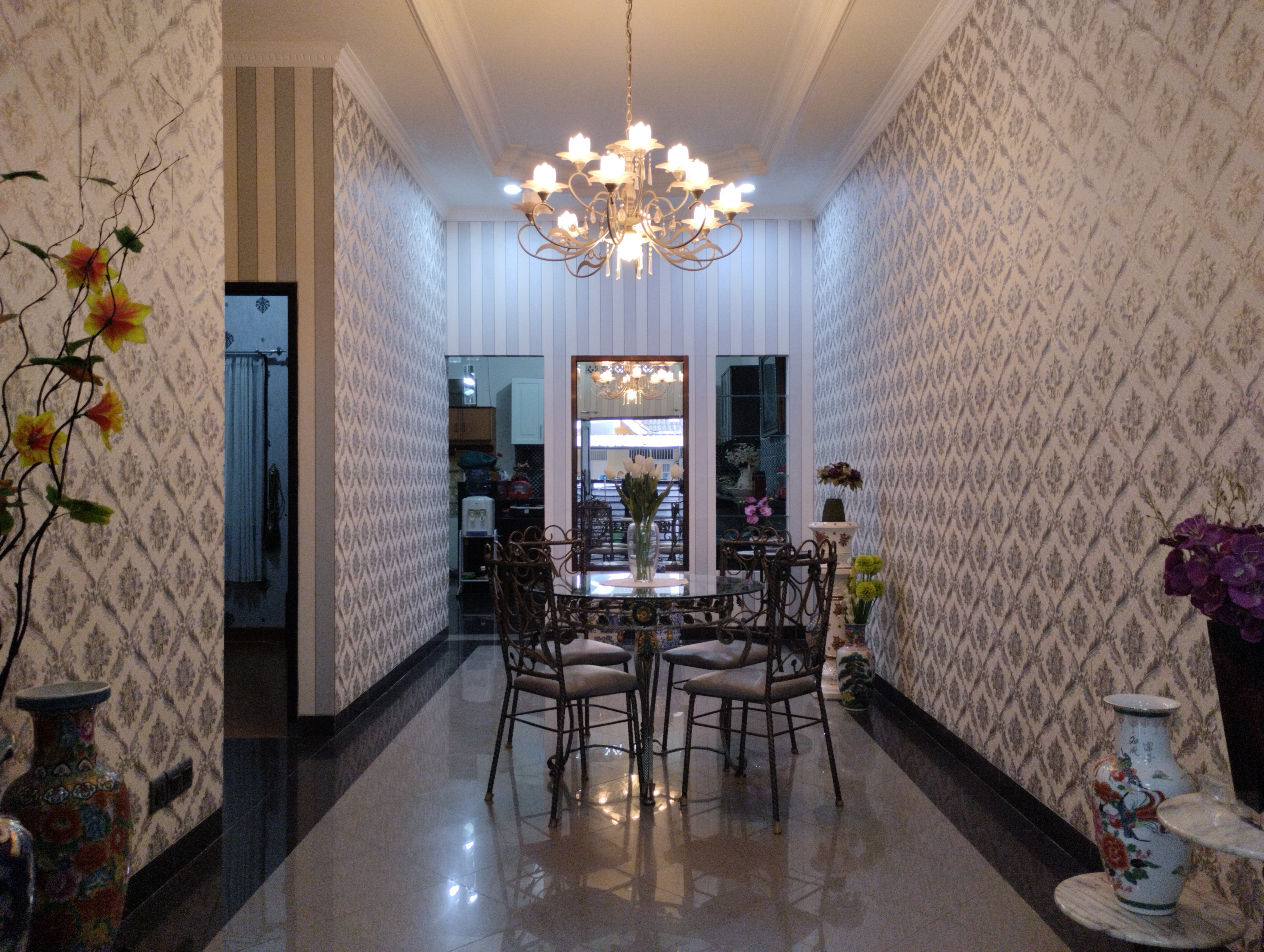 Dijual Rumah Cantik Terawat Tinggal Angkat Koper - Selangkah Ke SMAN 2 Purwokerto - Palm view 2