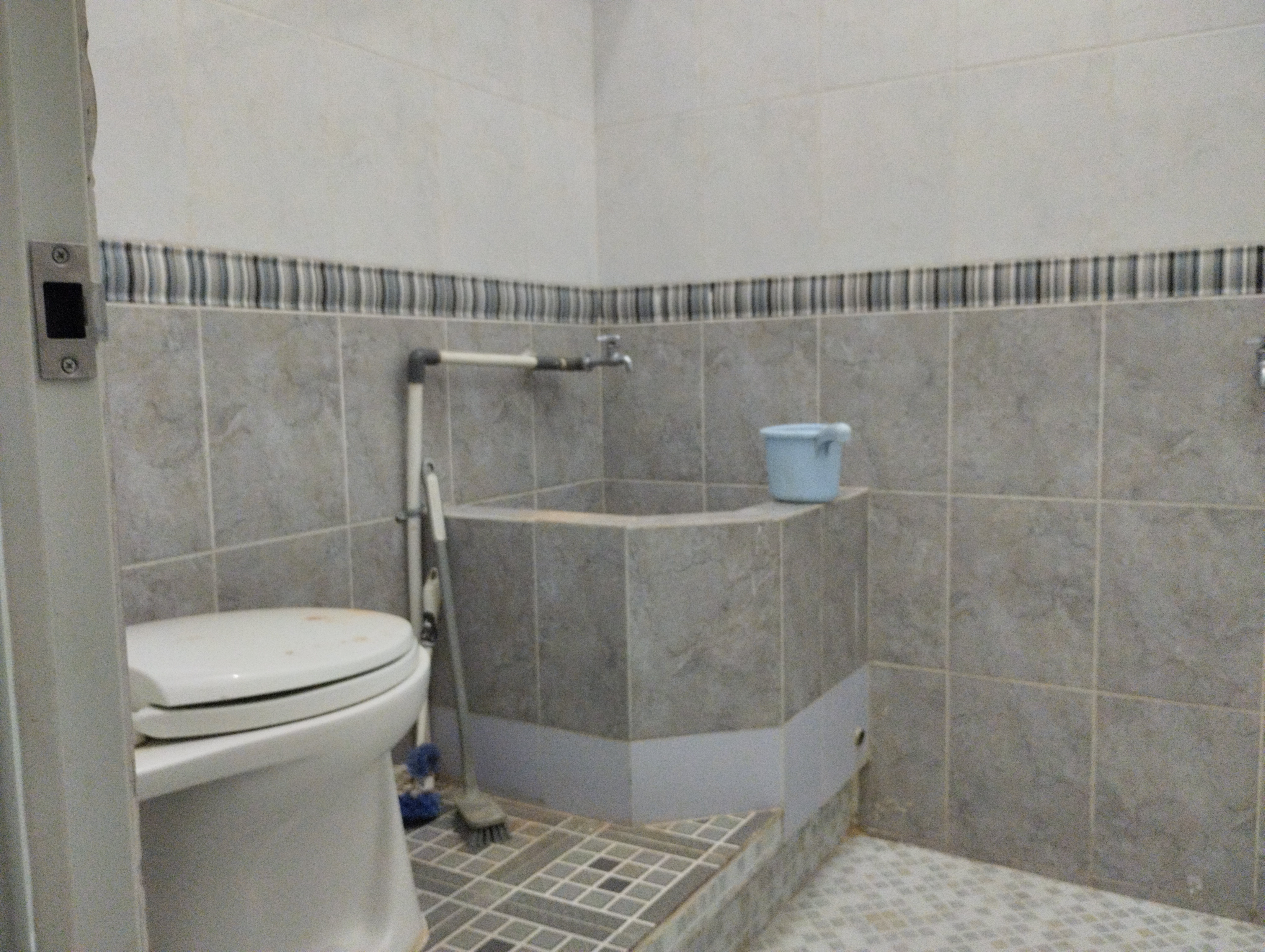 Dijual Rumah Cantik Terawat Tinggal Angkat Koper - Selangkah Ke SMAN 2 Purwokerto - Palm view 4