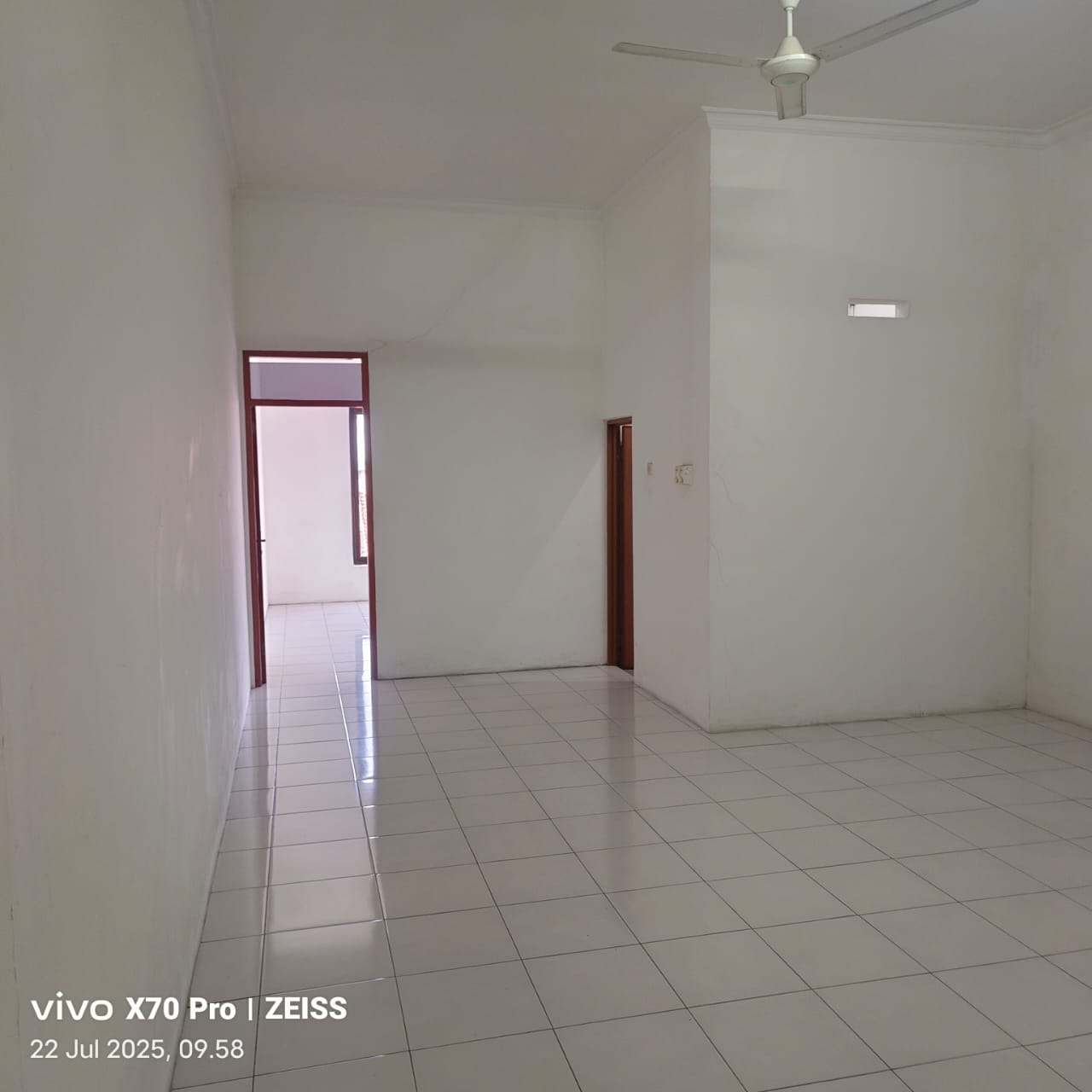 Dijual atau Disewakan Ruko 3 Lantai di Tengah Kota - keradenen PCC view 3
