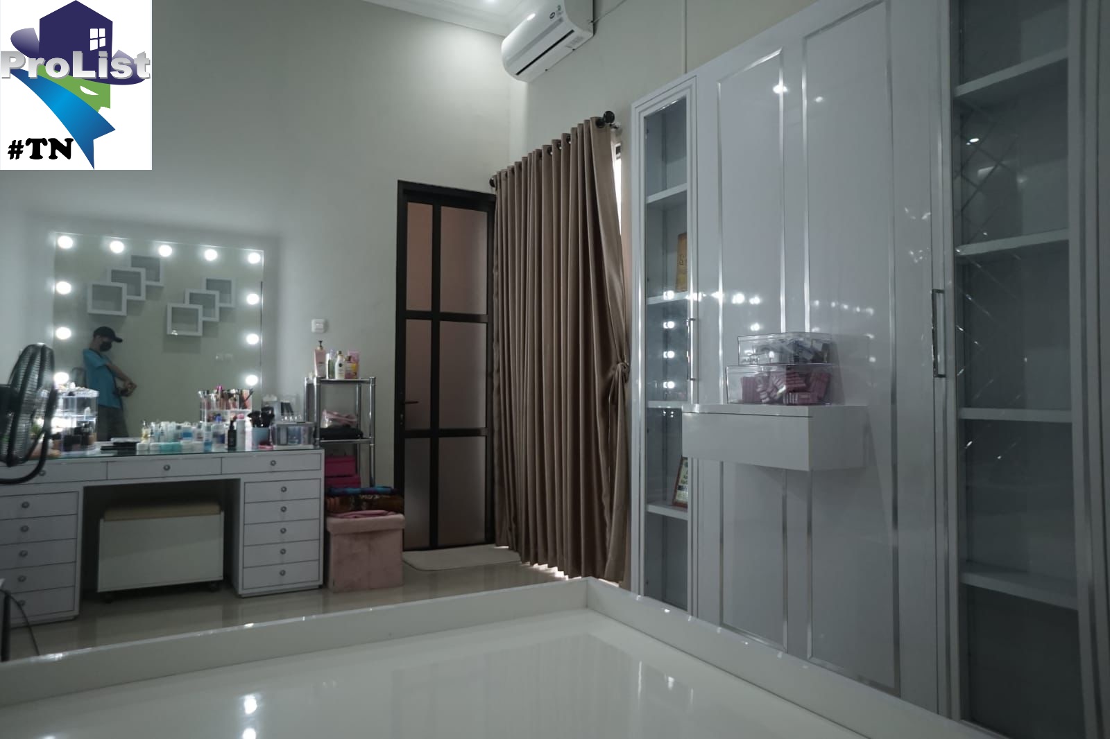 Dijual Rumah Tinggal Siap Huni Full Interior & Perabotan. view 8