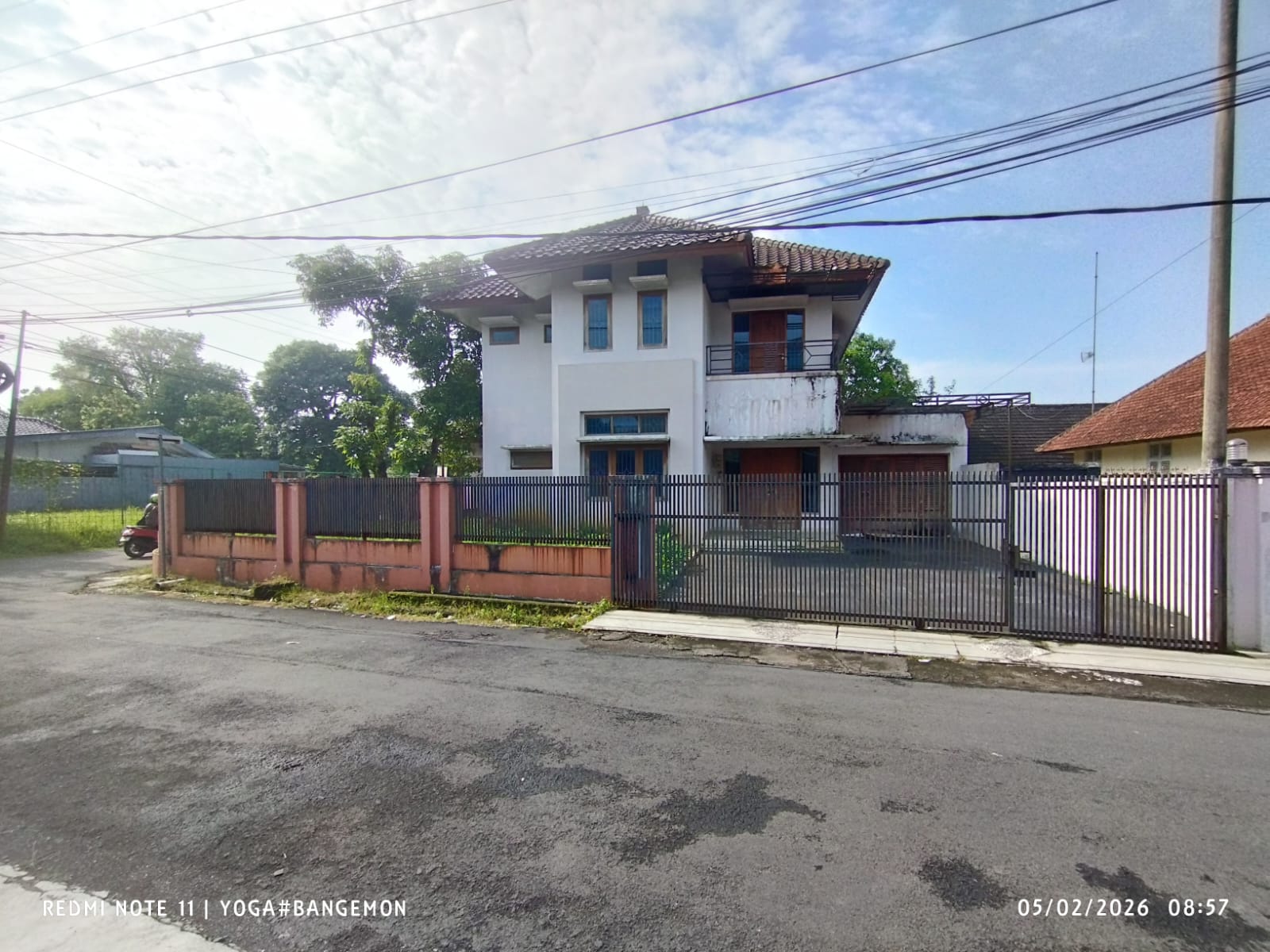 DIJUAL RUMAH HOOK 2 LANTAI TENGAH KOTA PURWOKERTO - Brobahan view 1