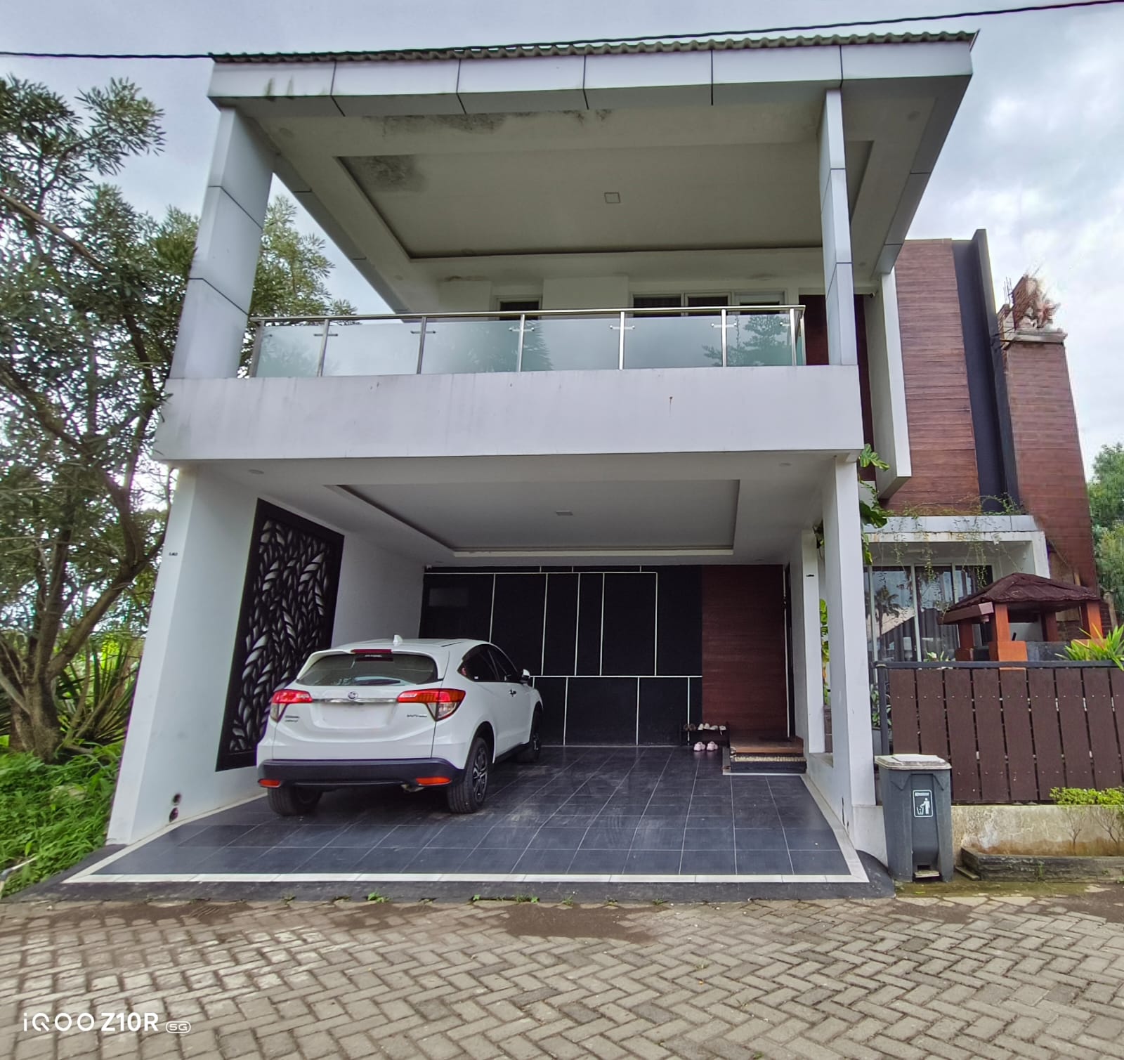 Rumah Minimalis 2 Lantai One Gate System Strategis Selangkah Kampus UNSUD - Grendeng view 1