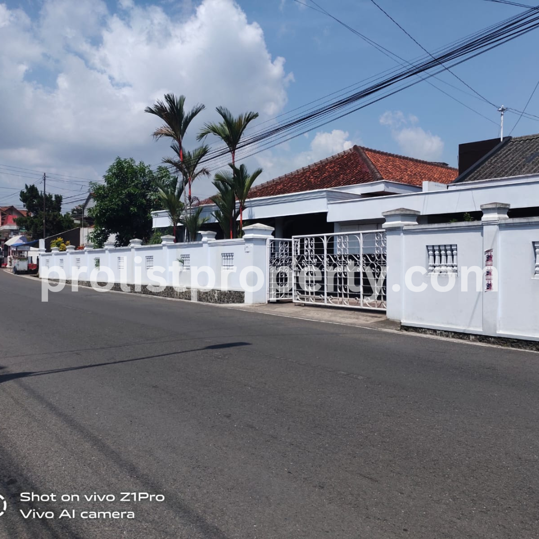  Rumah Klasik Kayu Jati Halaman Luas Dekat Stasiun Purwokerto - Kober view 1
