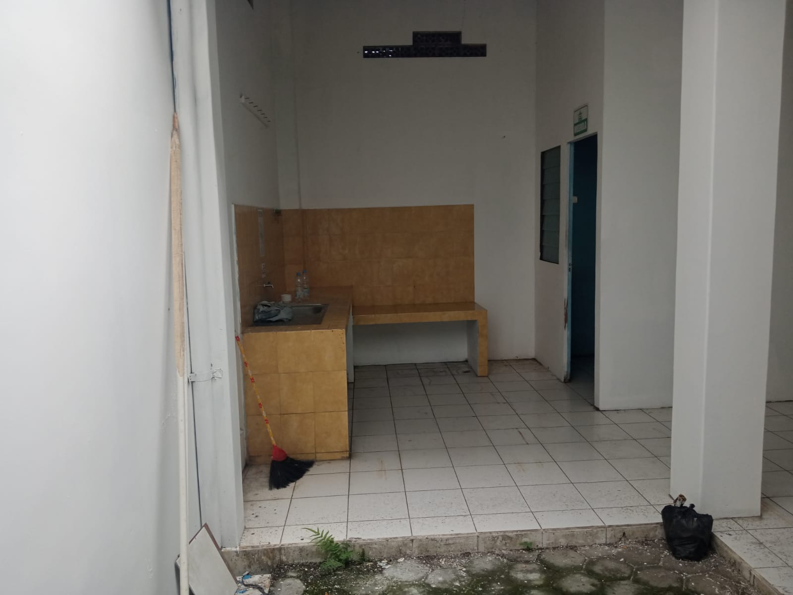 Disewakan Ruko 2 Lantai di Komplek Pertokoan Purwokerto Selatan - Andang view 12