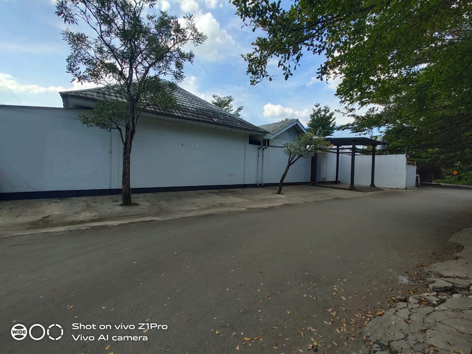 Dijual Tanah Bonus Bangunan Cafe Tengah Kota - Gor Satria view 2