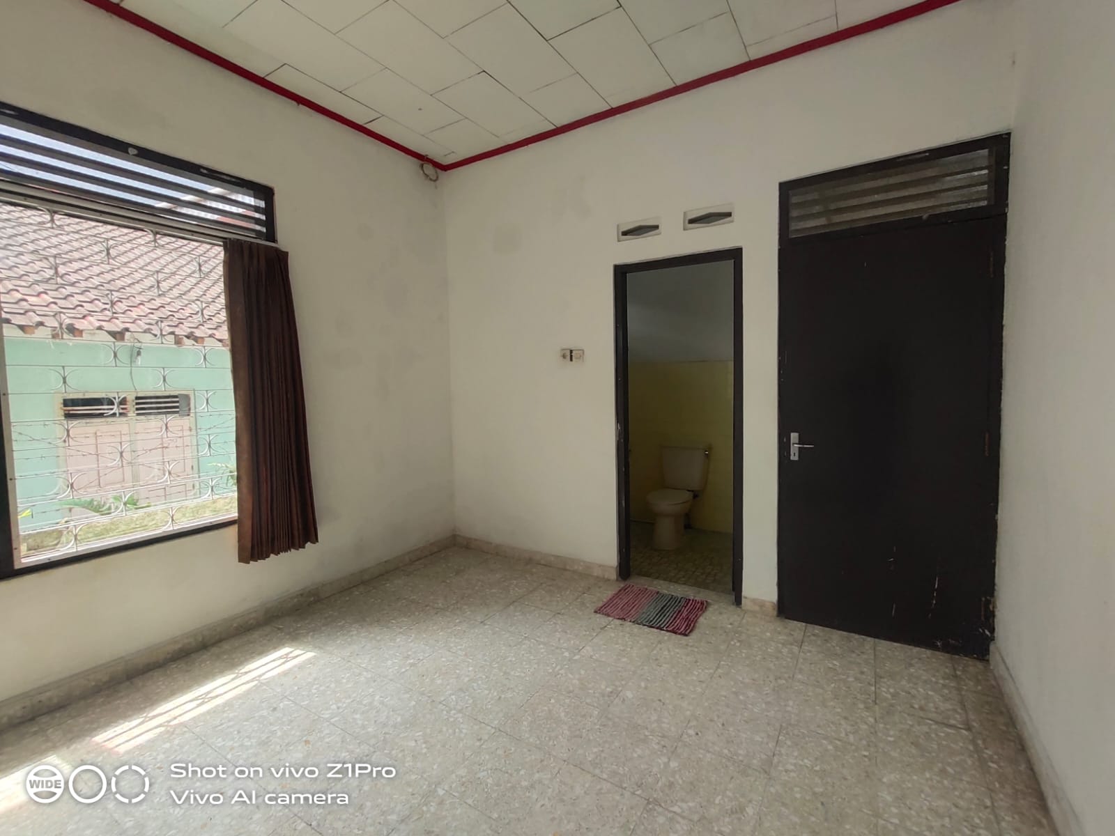 Rumah Terawat Halaman Luas Lokasi Strategis Jarak 600 Meter Ke Stasiun - Pasar Manis view 3