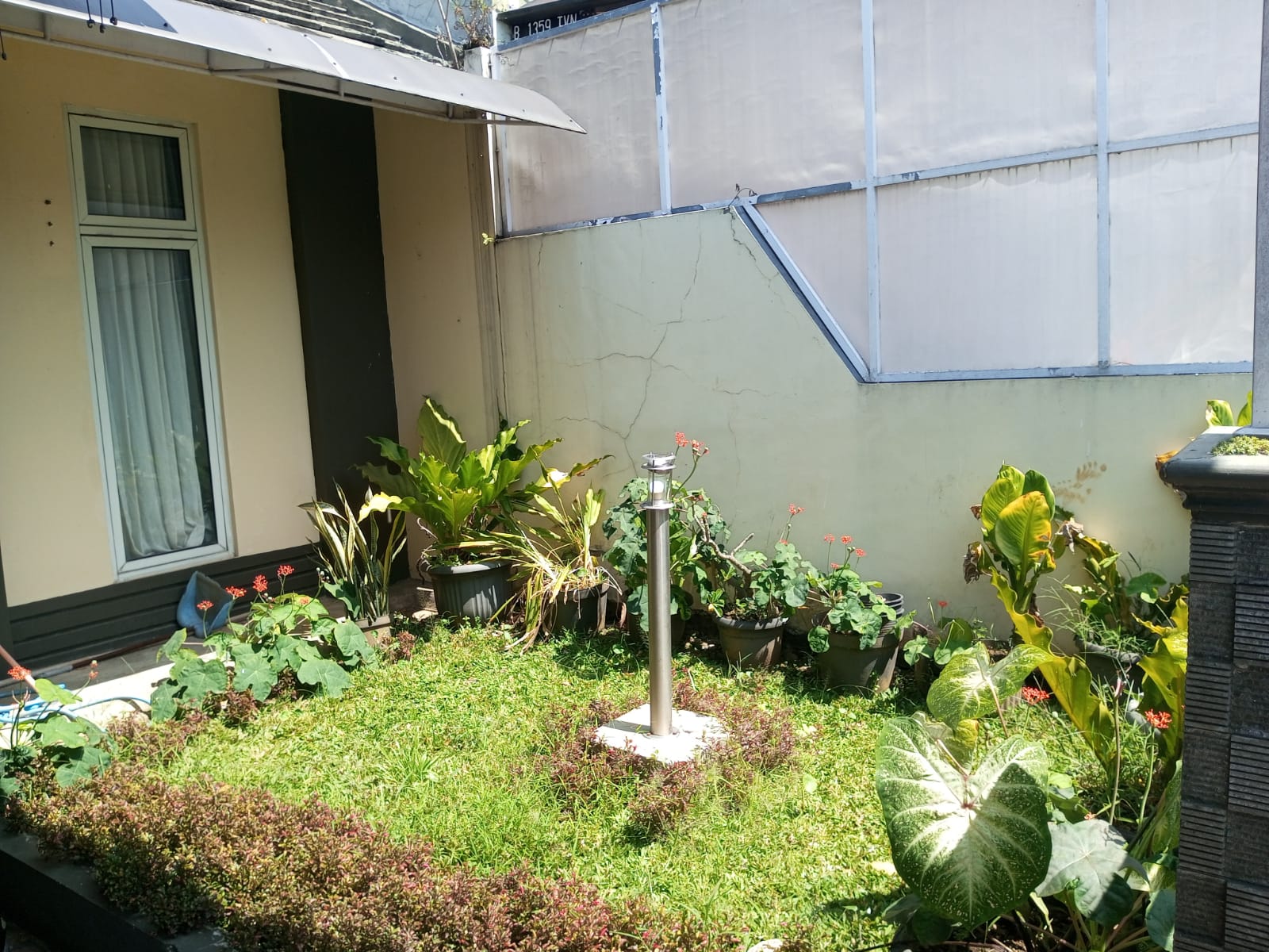 Rumah Bagus Tanah Luas Ada Halaman Area Purwokerto Timur - SUP view 7