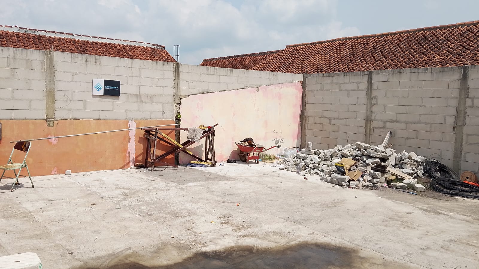  Dijual Rumah Nyaman Strategis 650 meter Stasiun Purwokerto  - Bantarsoka view 2