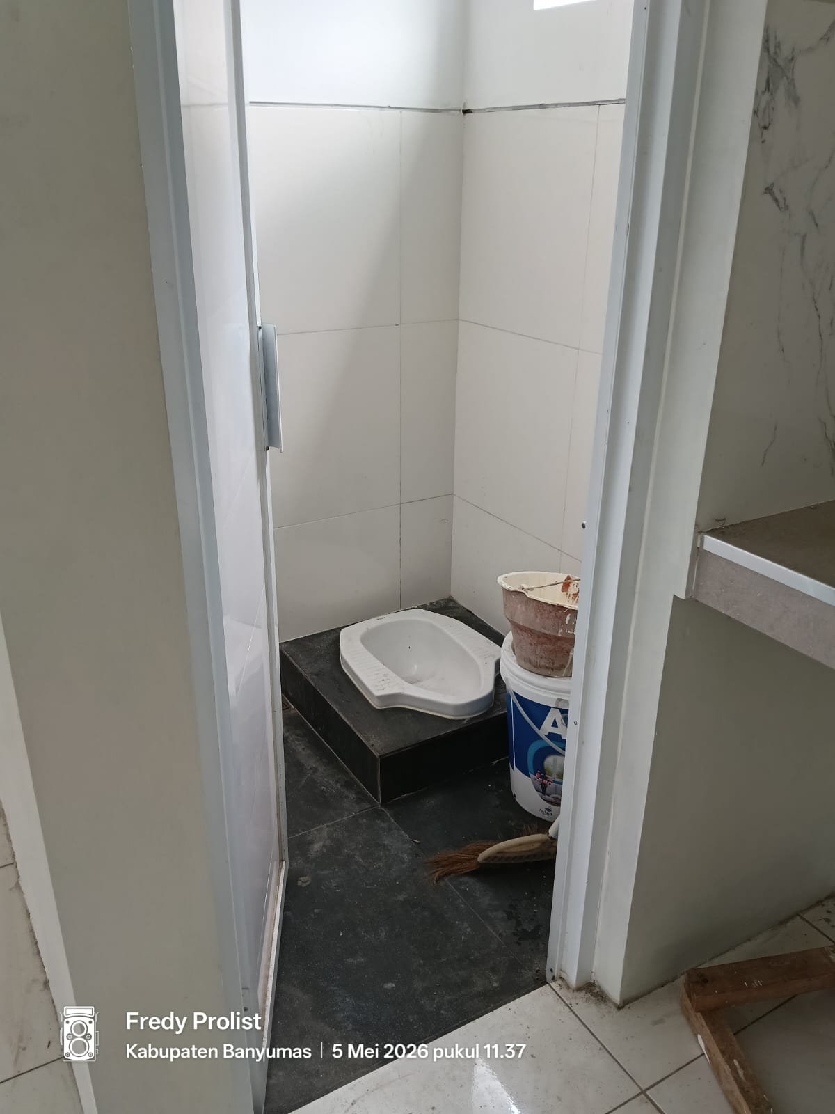  Dijual 2 Unit Toko Pinggir Jalan Ramai - 3 Menit ke Pasar Karanglewas view 3