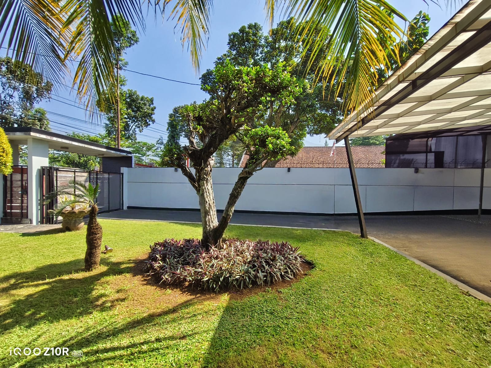 Dijual Cepat Rumah Modern Minimalis Halaman Luas Hanya 14 Menit Ke Alun² - Pandak view 2
