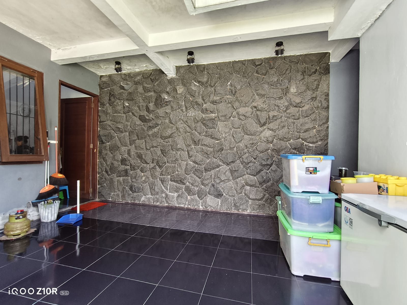 Dijual Cepat Rumah Modern Minimalis Halaman Luas Hanya 14 Menit Ke Alun² - Pandak view 7