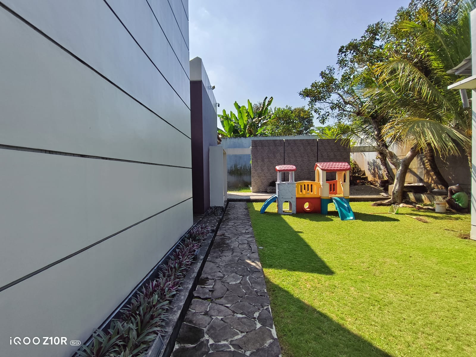Dijual Cepat Rumah Modern Minimalis Halaman Luas Hanya 14 Menit Ke Alun² - Pandak view 8