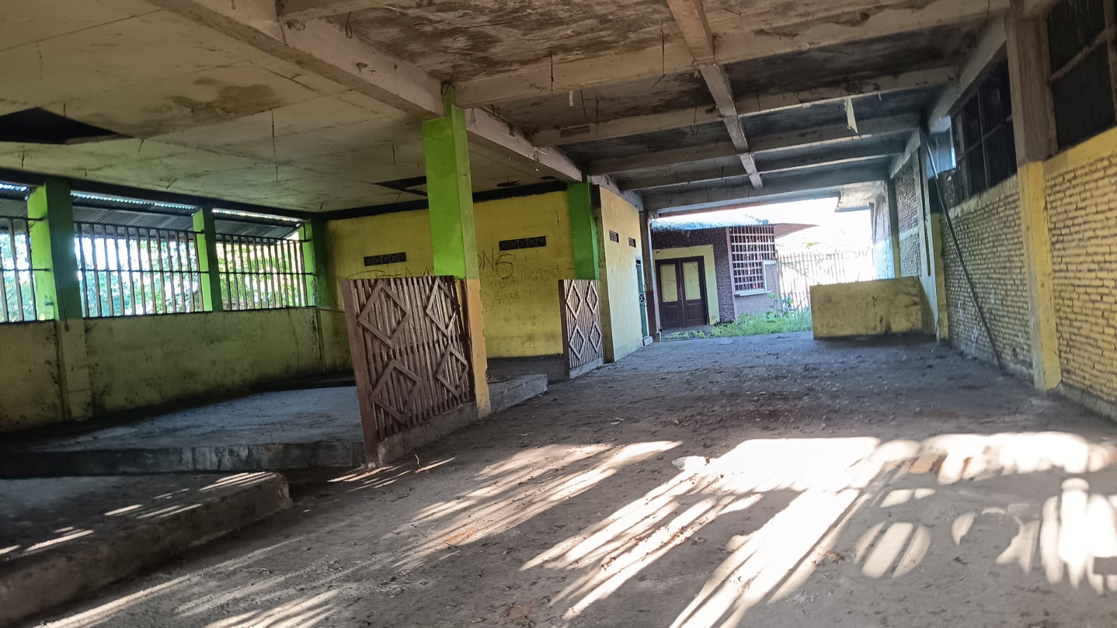 Dijual Tanah Super Luas Bonus Ruko dan Rumah 2 Lantai Tengah Kota Kroya Cilacap view 2