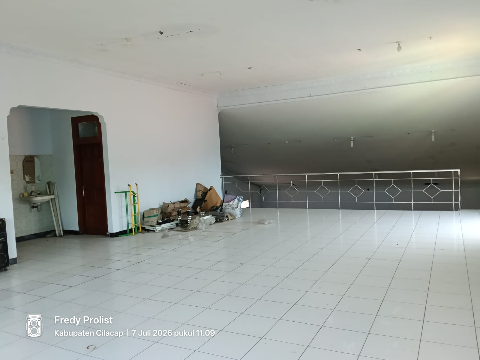  Disewakan Ruko 2 Lantai Lebar 12 Meter Hanya 1 Menit Alun-Alun Cilacap view 4