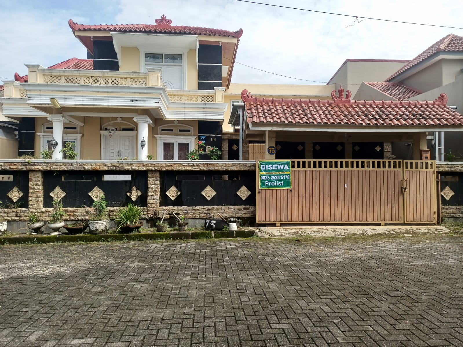 DISEWAKAN RUMAH MEWAH DI PURI INTAN PURWOKERTO UTARA view 1