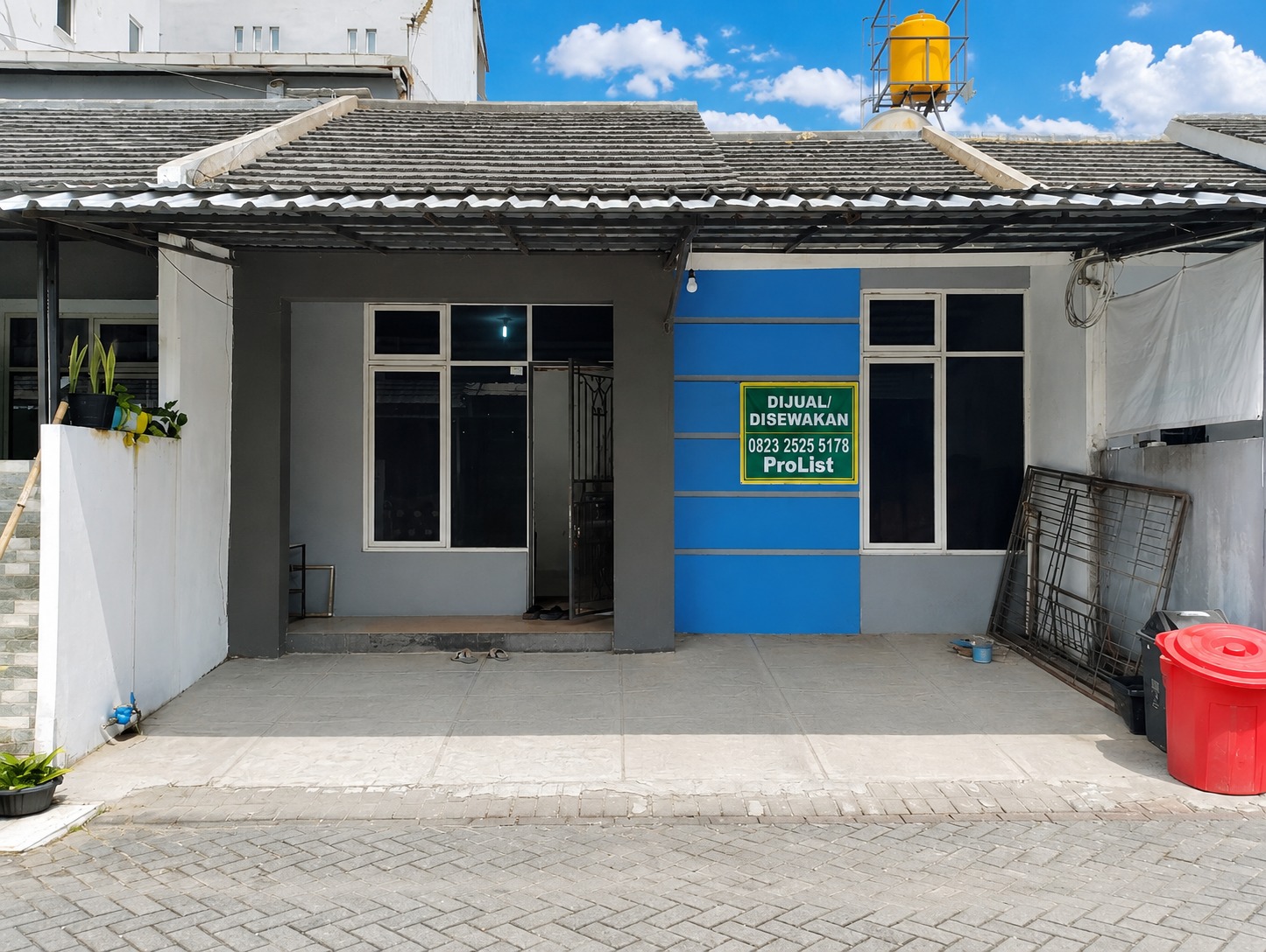 Dijual Atau Sewa Rumah Perum Tengah Kota Minimalis Modern - Graha Timur view 1