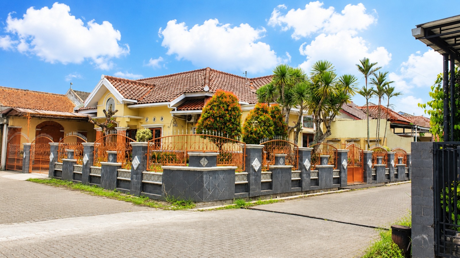 Disewakan Dijual Rumah Full Furnished Hook Luas - Taman Asri Cocok Untuk Keluarga - Puri view 1