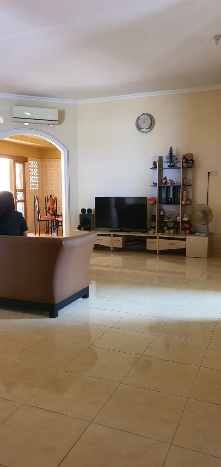 Disewakan Dijual Rumah Full Furnished Hook Luas - Taman Asri Cocok Untuk Keluarga - Puri view 2