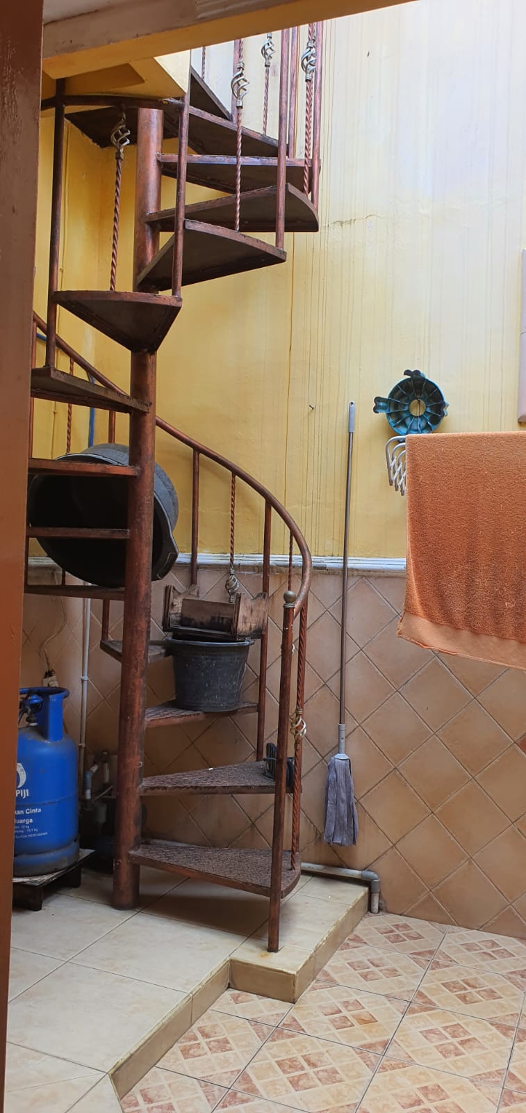 Disewakan Dijual Rumah Full Furnished Hook Luas - Taman Asri Cocok Untuk Keluarga - Puri view 5