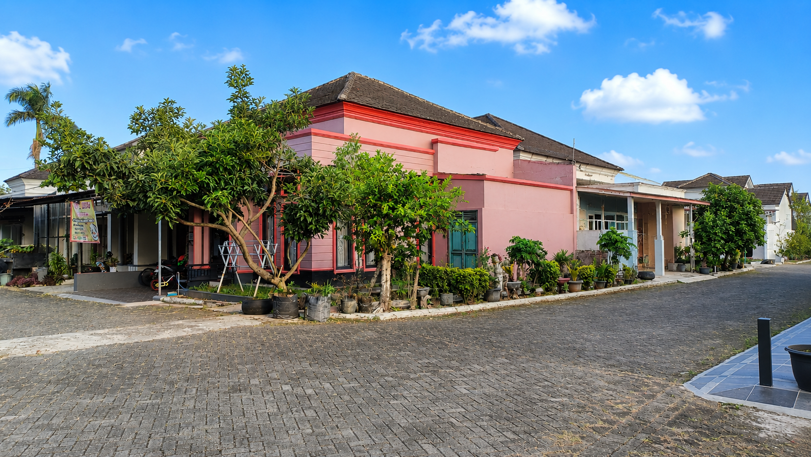 Dijual Cepat Rumah Hook Di Perumahan Purwokerto Utara - Estate view 1