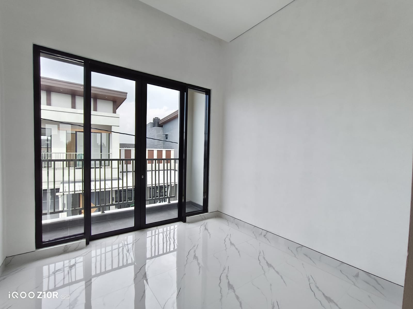 Rumah Minimalis Modern Baru 7 Menit Ke Stasiun - Rejasari view 5