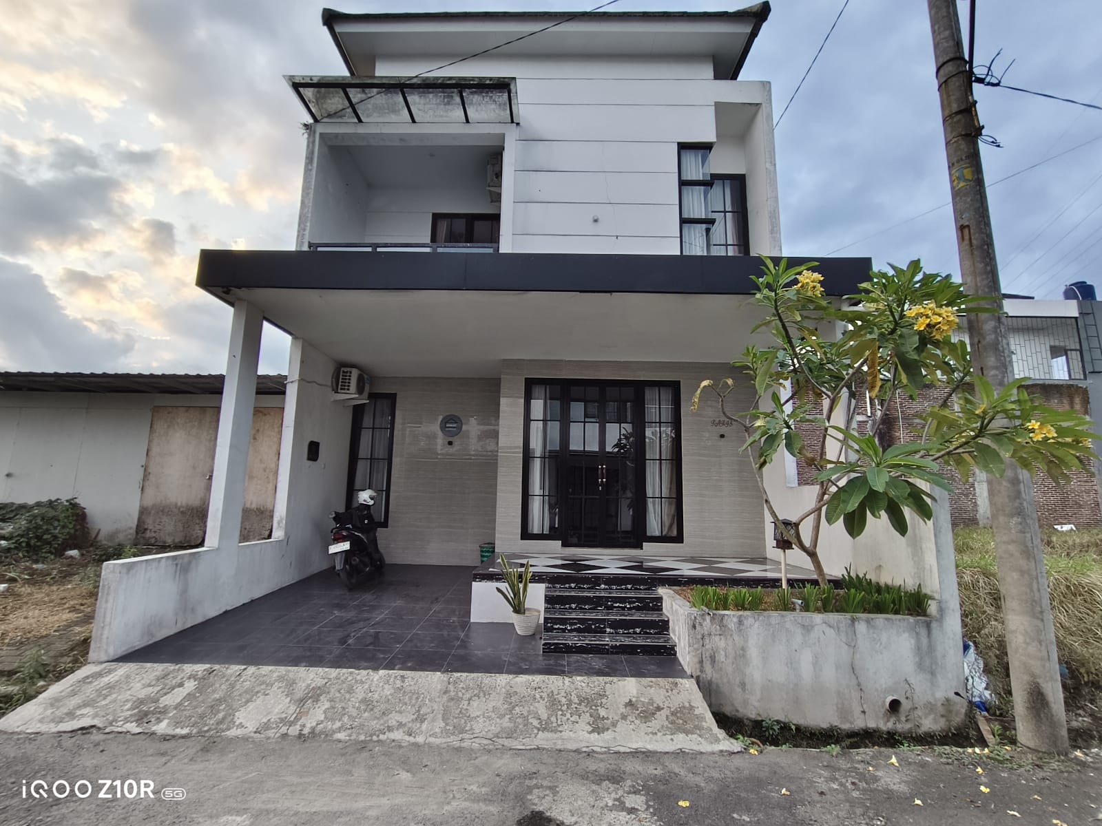 Rumah Cantik Murah Bonus Furniture Dekat GOR Satria dan UNSOED - Arcawinangun view 1