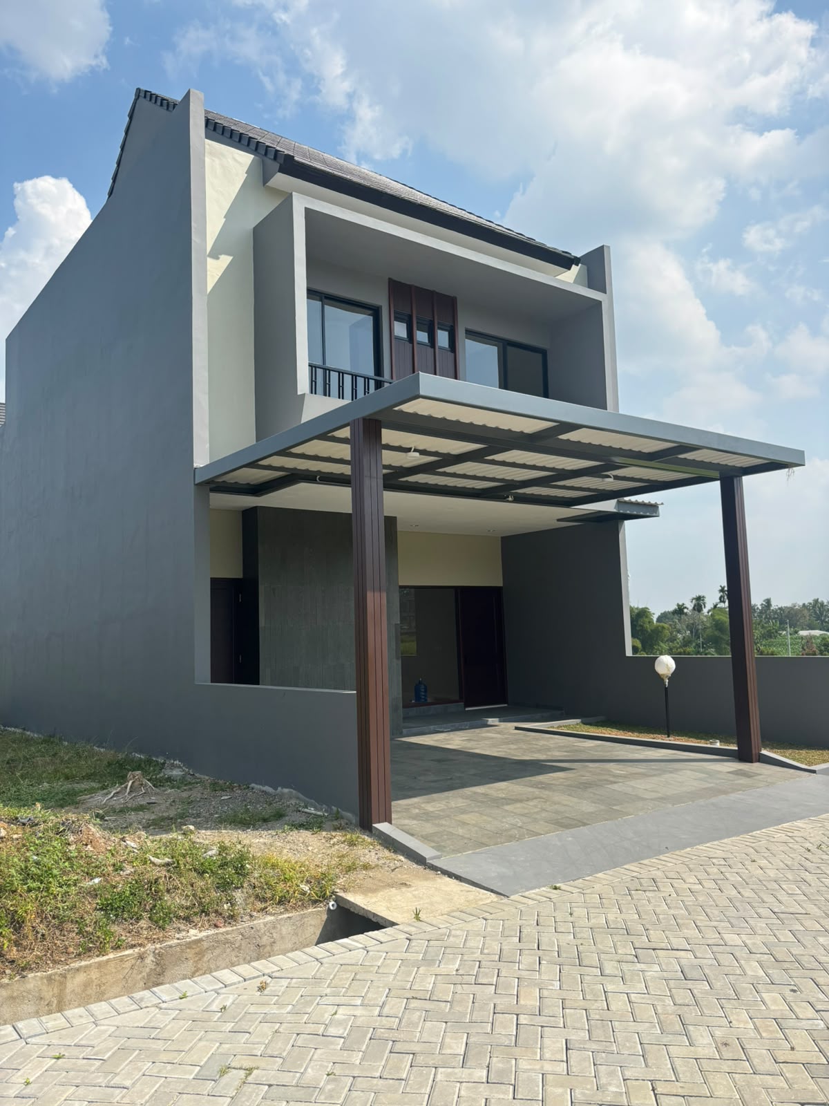Rumah Minimalis Bangunan Baru Di Lingkungan Elite Area Purwokerto Utara - Raffles view 1