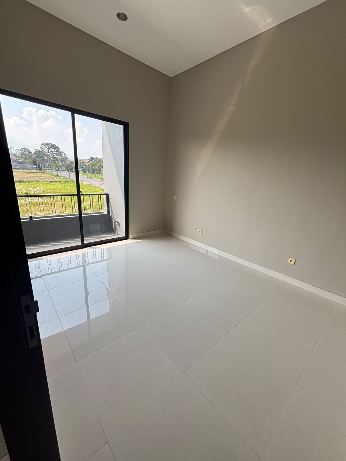 Rumah Minimalis Bangunan Baru Di Lingkungan Elite Area Purwokerto Utara - Raffles view 2