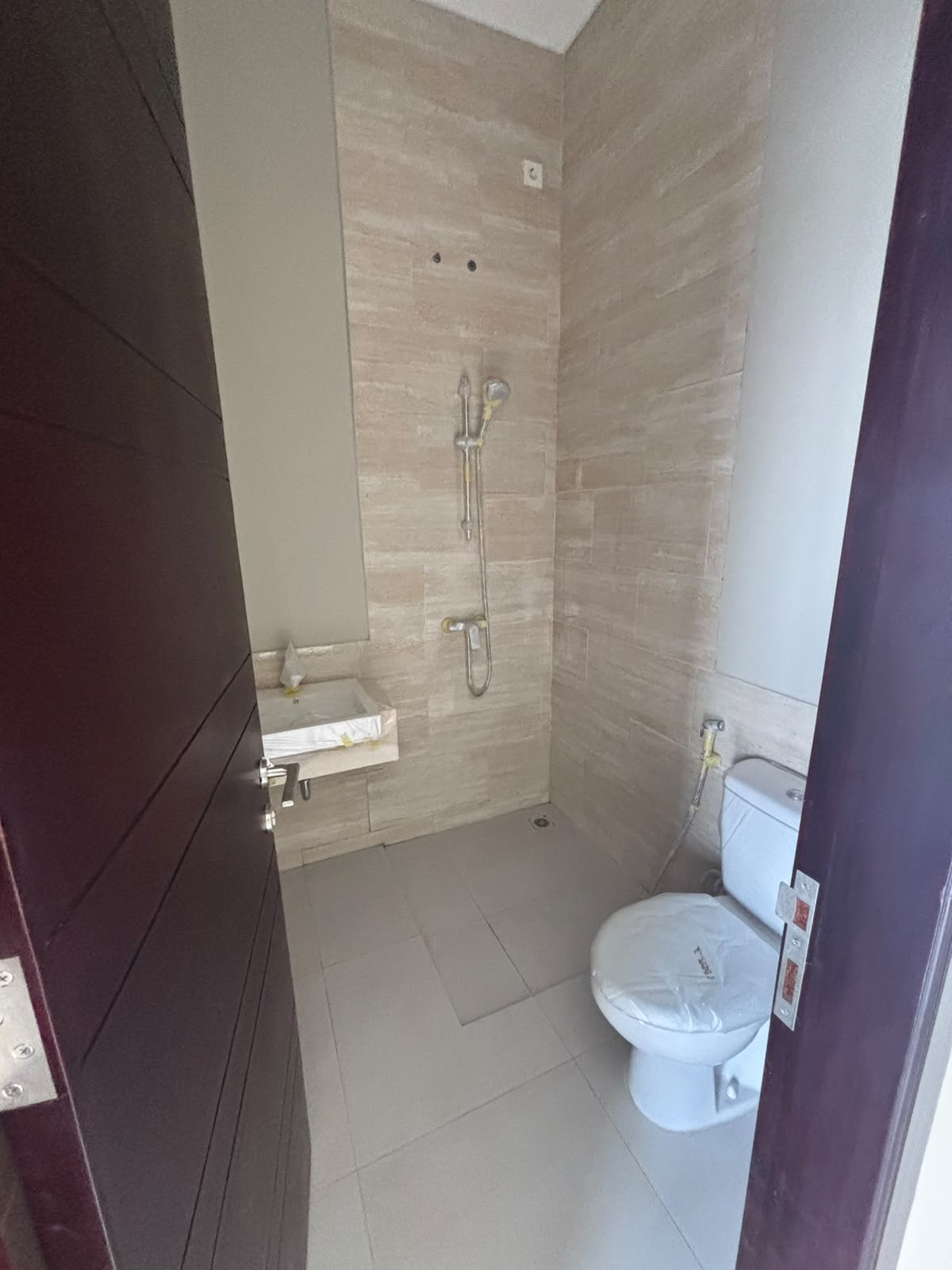 Rumah Minimalis Bangunan Baru Di Lingkungan Elite Area Purwokerto Utara - Raffles view 4