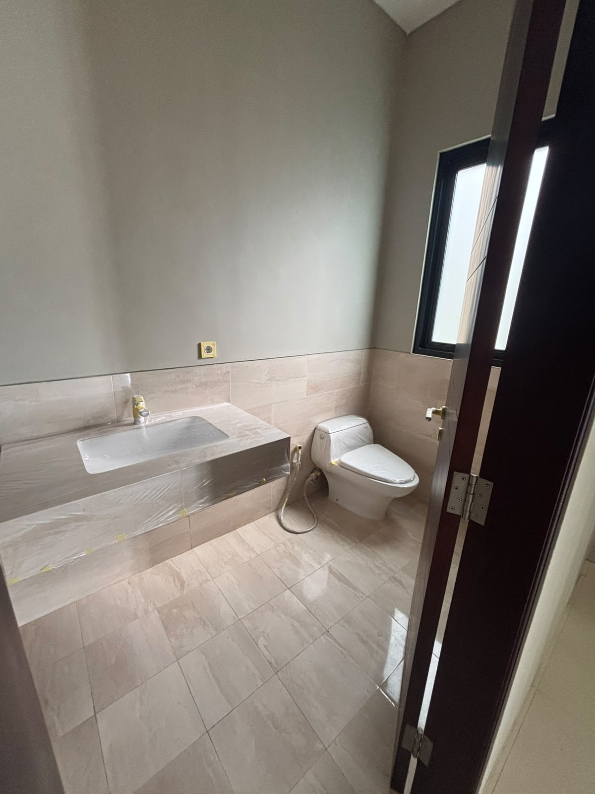 Rumah Minimalis Bangunan Baru Di Lingkungan Elite Area Purwokerto Utara - Raffles view 8
