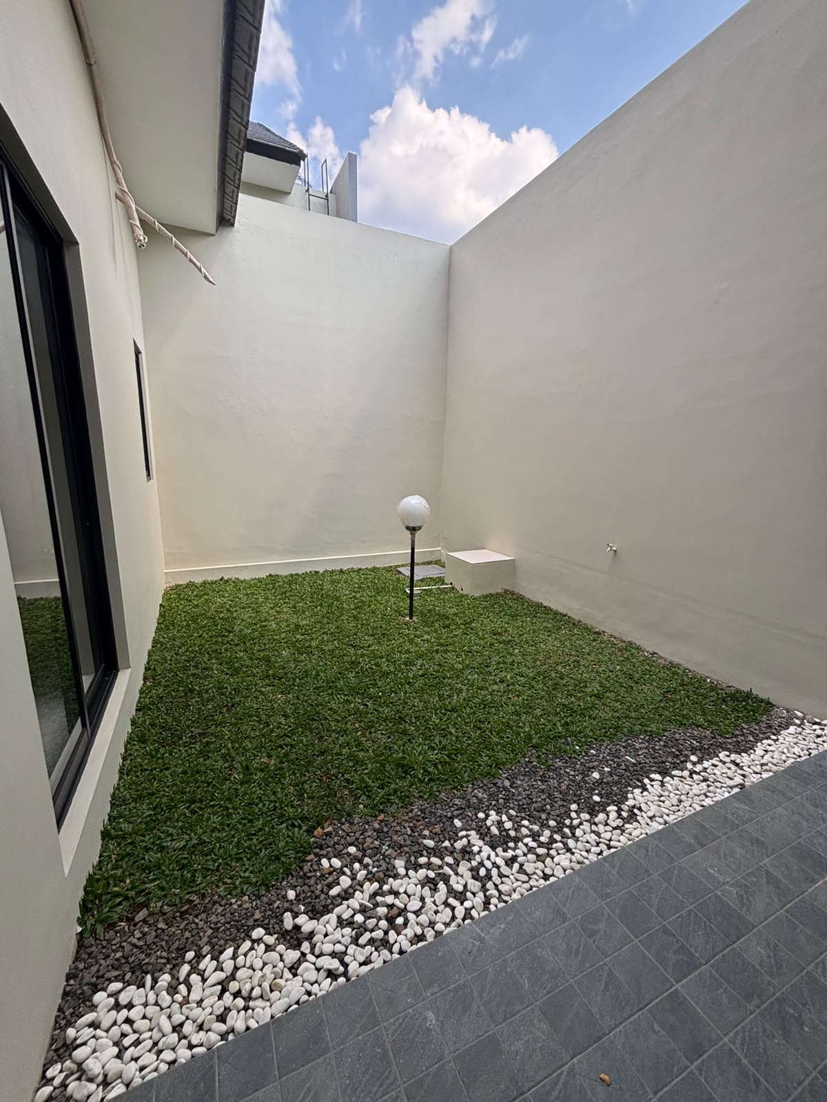 Rumah Minimalis Bangunan Baru Di Lingkungan Elite Area Purwokerto Utara - Raffles view 9