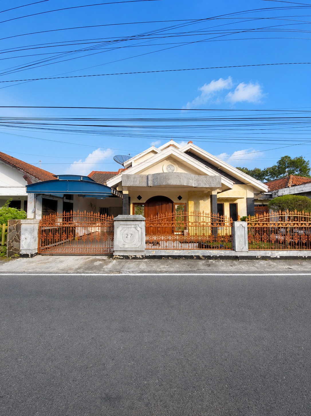 Disewakan Rumah Mewah pinggir jalan utama Purwokerto Timur 2menit ke Gor satria - Mangun view 1