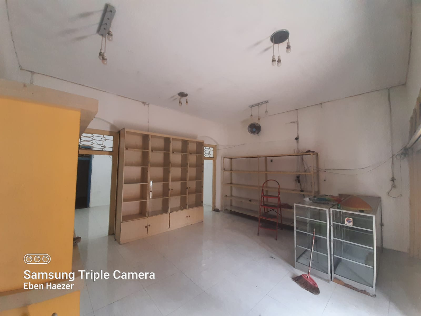  Disewakan Toko Pinggir Jalan Besar dan Ramai Dekat Gor Satria - Marta view 3