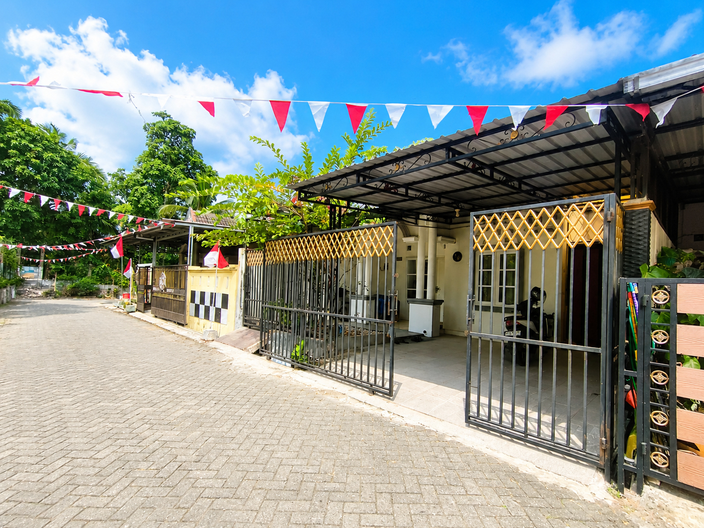 DIJUAL RUMAH 2 KAMAR GRAND SAFIRA KARANGSALAM KEDUNGBANTENG view 1