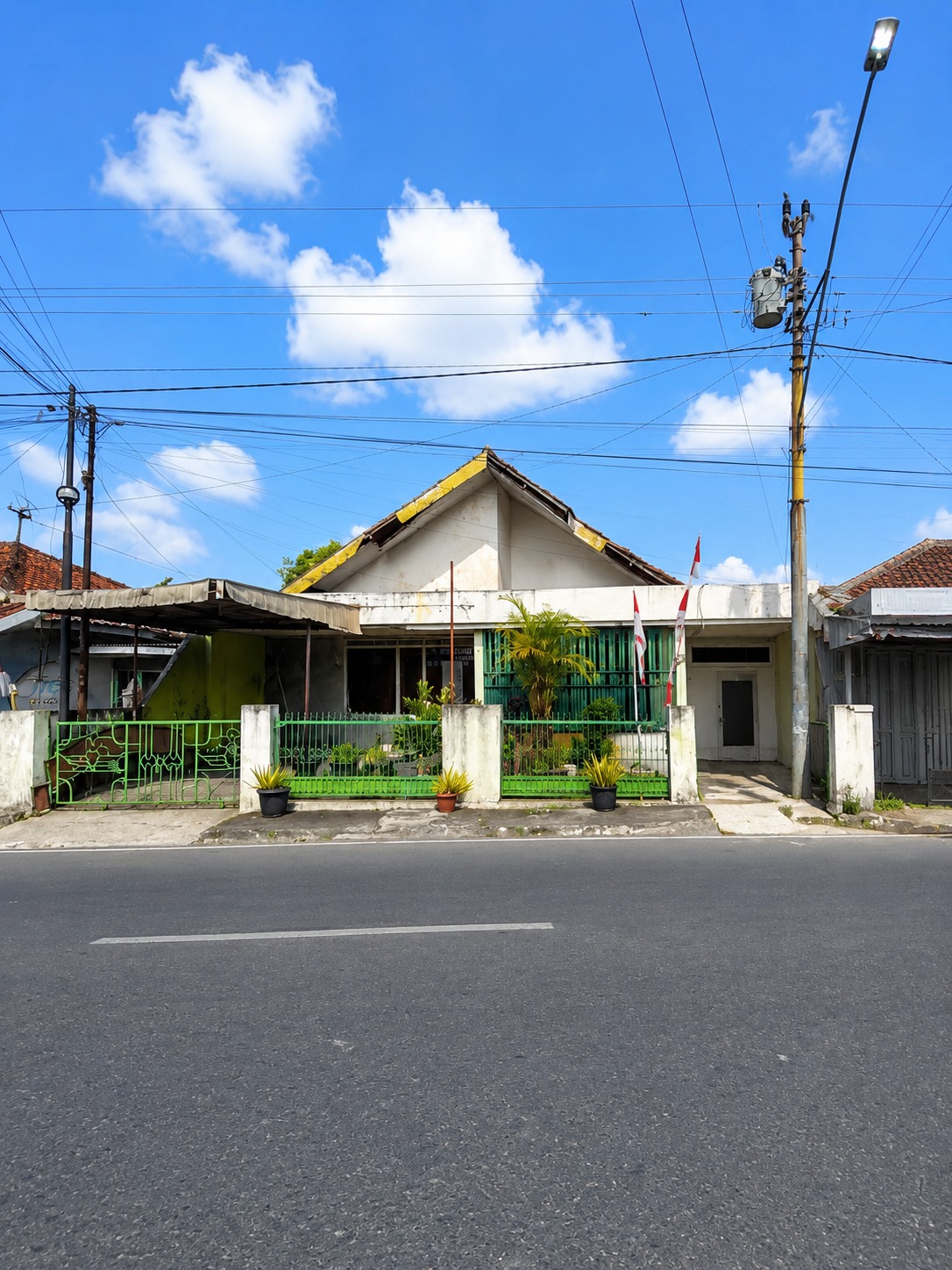 Rumah Menarik Pinggir Jalan Raya 2 Menit Rita Supermall Purwokerto - Kalibener