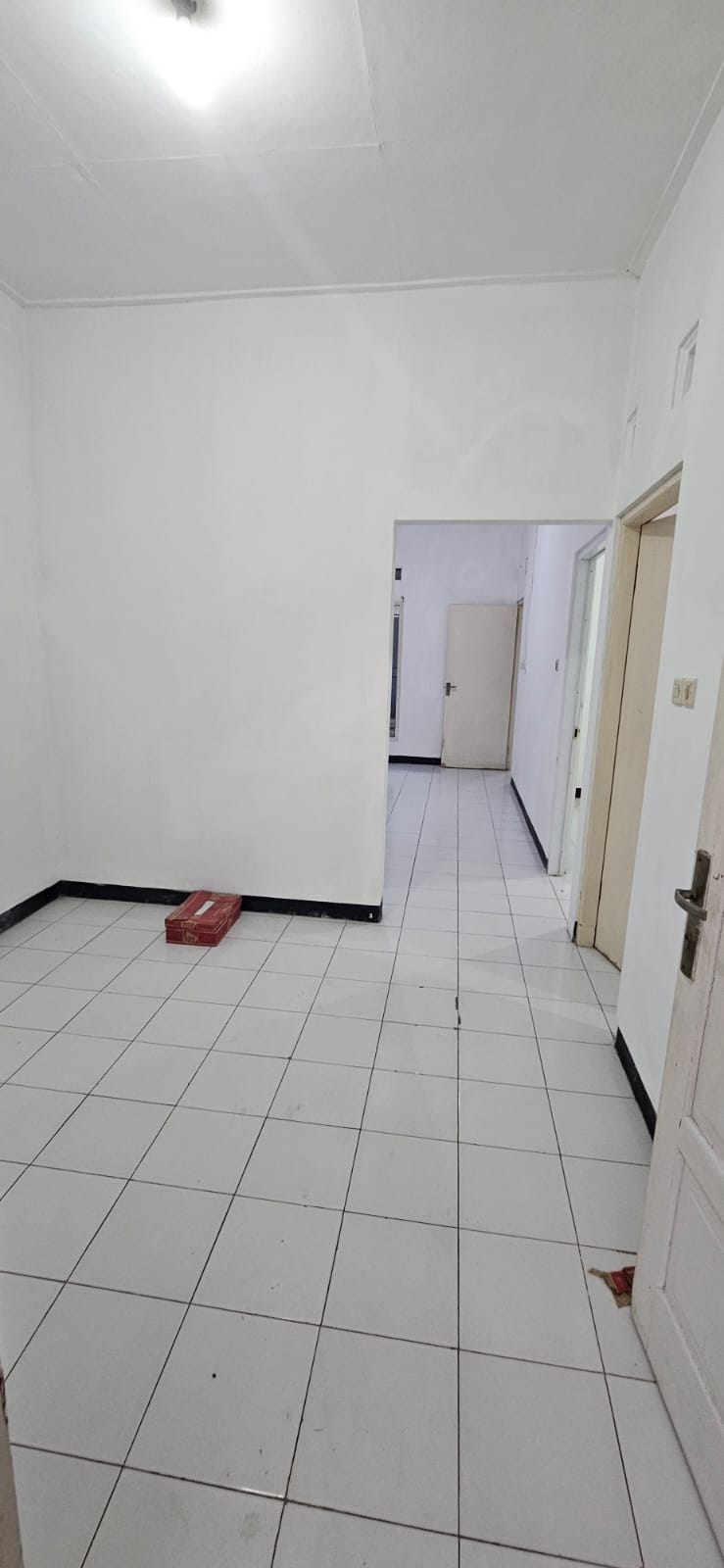 DISEWAKAN RUMAH DALAM PERUMAHAN – DEKAT GOR SATRIA view 3