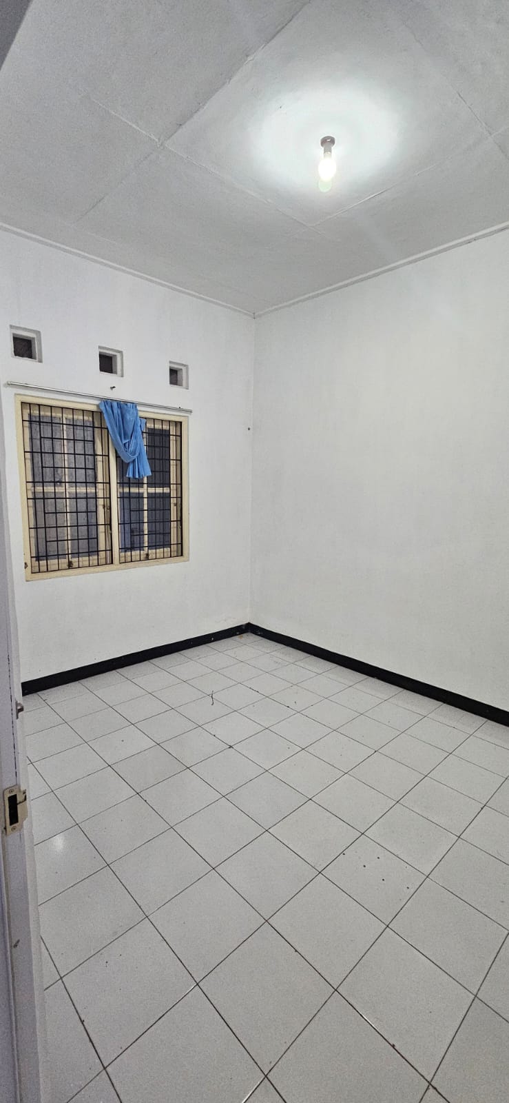 DISEWAKAN RUMAH DALAM PERUMAHAN – DEKAT GOR SATRIA view 5