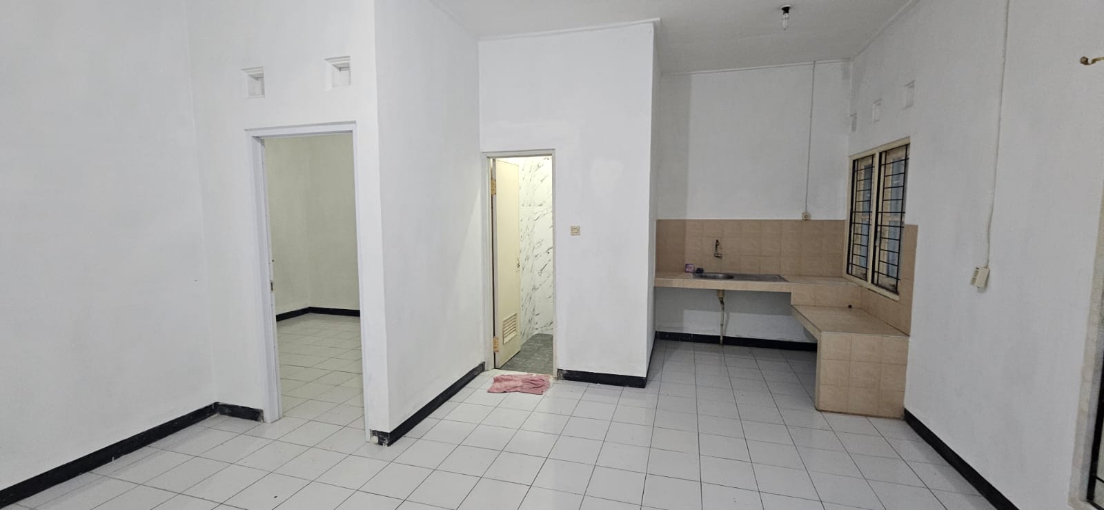 DISEWAKAN RUMAH DALAM PERUMAHAN – DEKAT GOR SATRIA view 9