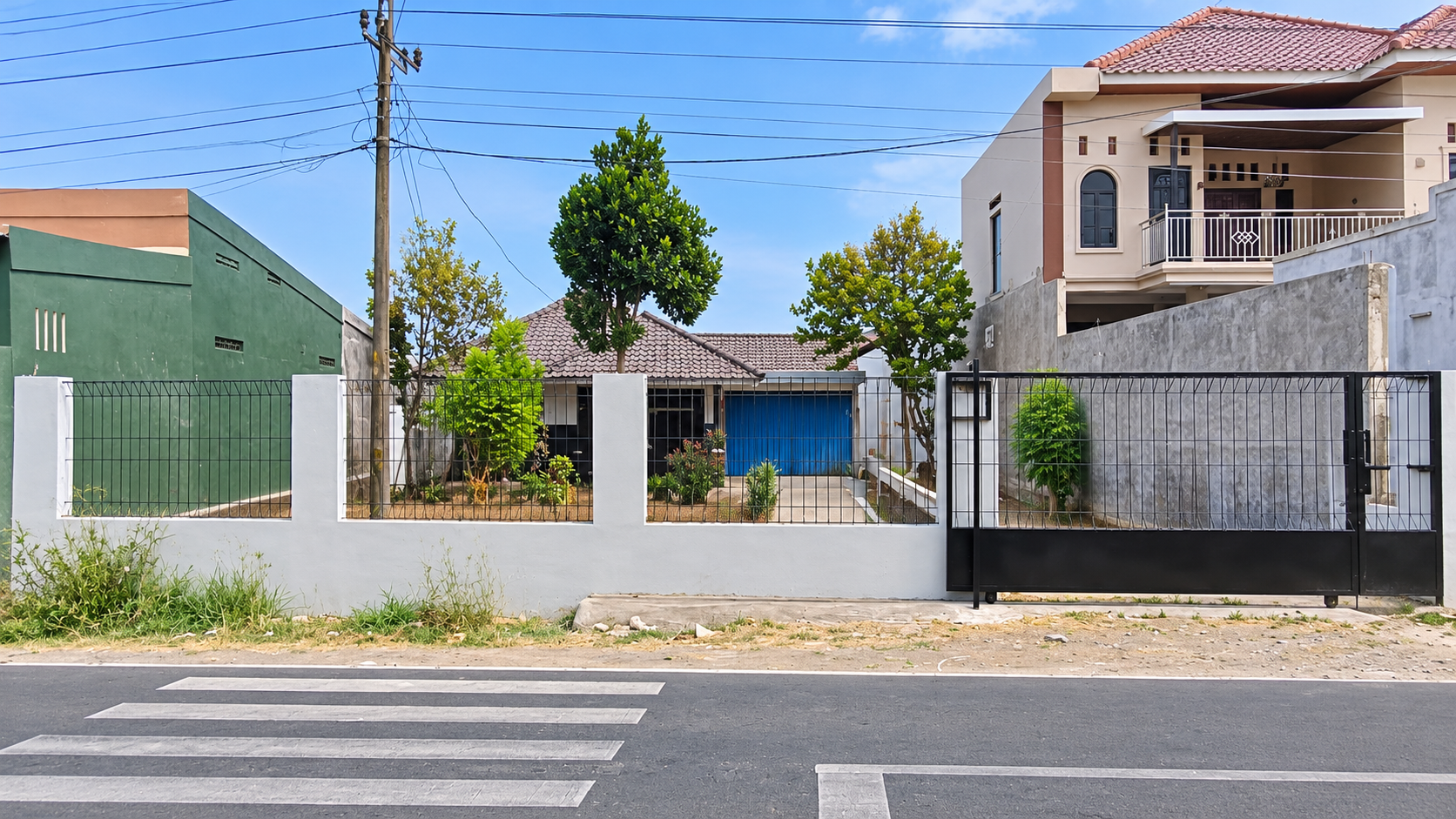 Dijual Rumah Besar Dan Halaman Luas Di Jalan Raya Bojongsari Kembaran view 1