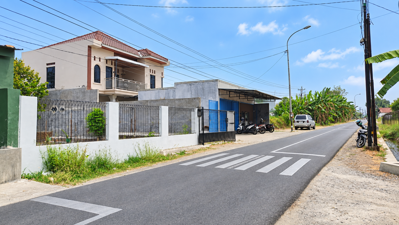 Dijual Rumah Besar Dan Halaman Luas Di Jalan Raya Bojongsari Kembaran view 2