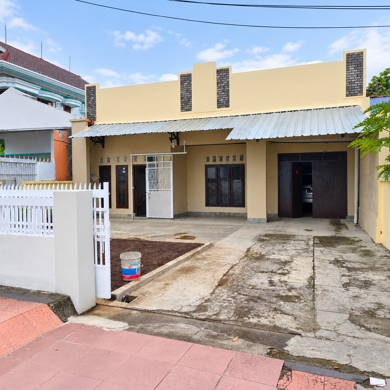 Disewakan Rumah Luas Cocok untuk Kantor dan Gudang Di Pinggir Jalan Besar Cilacap view 2