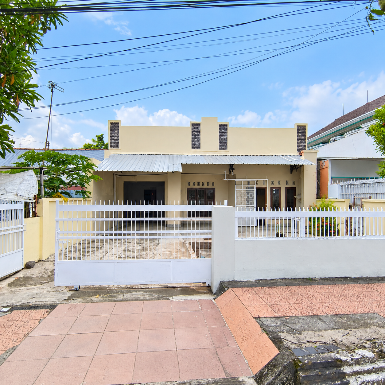 Disewakan Rumah Luas Cocok untuk Kantor dan Gudang Di Pinggir Jalan Besar Cilacap view 1