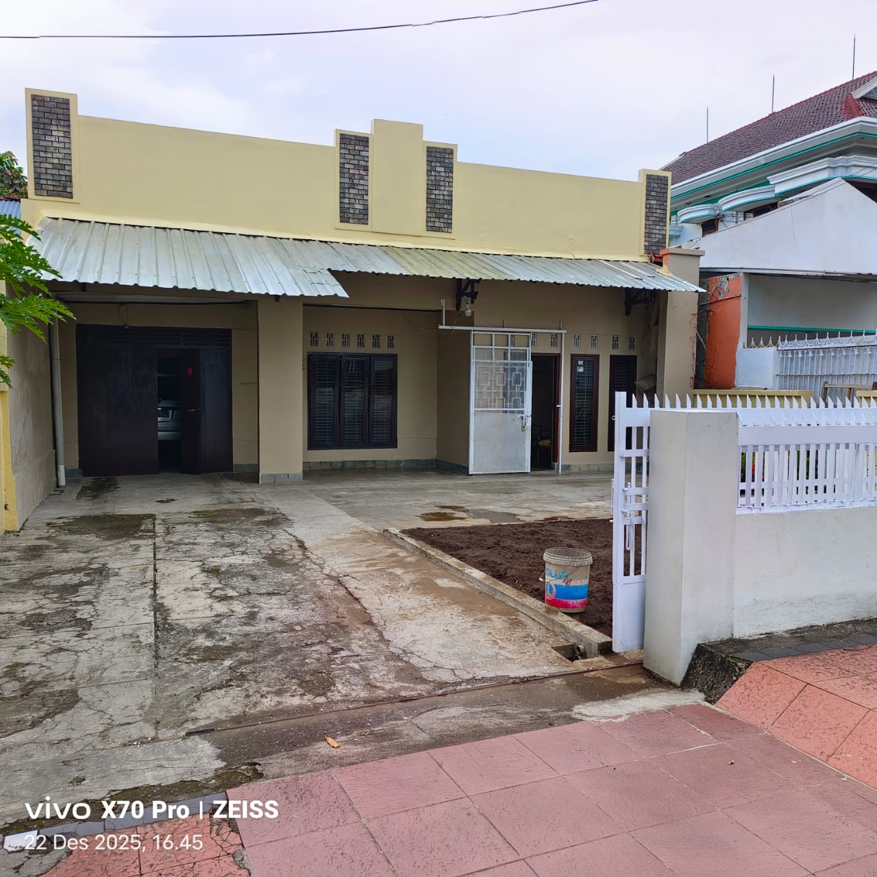 Disewakan Rumah Luas Cocok untuk Kantor dan Gudang Di Pinggir Jalan Besar Cilacap view 3