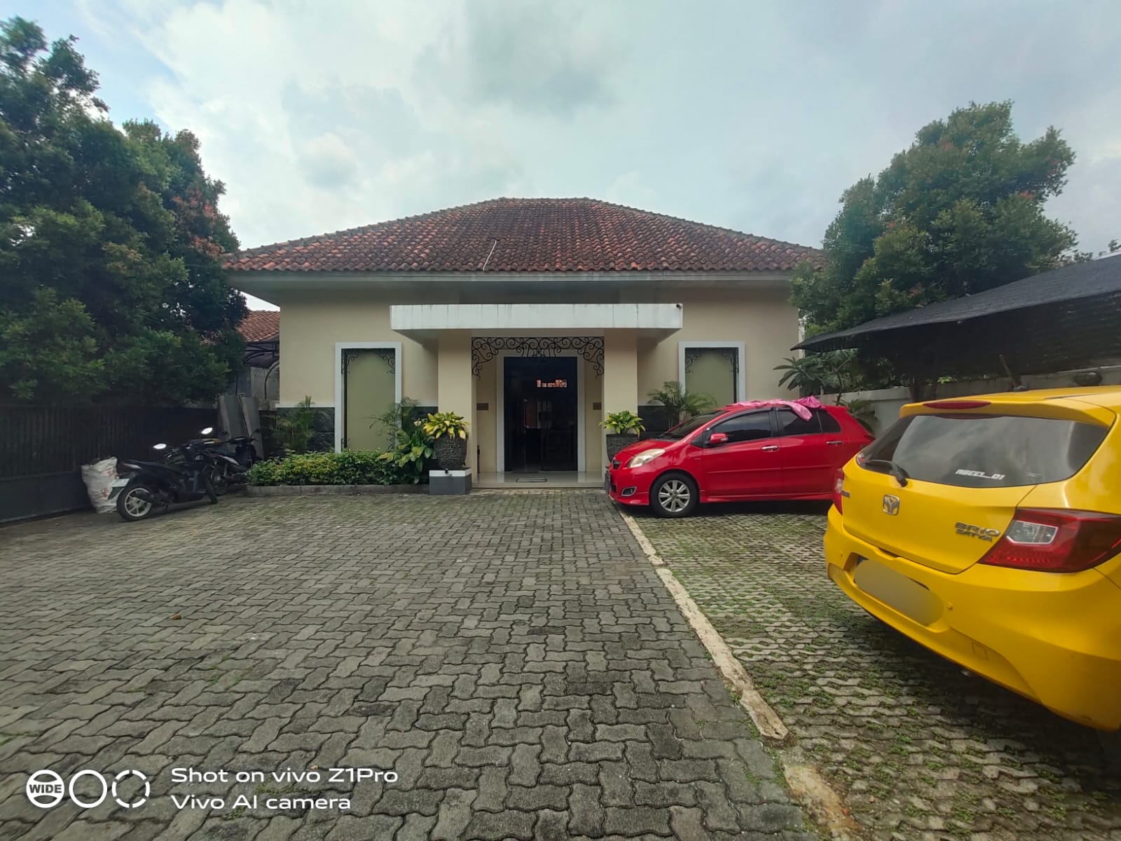 Rumah Kos Mewah Bangunan Modern  Strategis Kawasan Ramai Dekat Kedokteran UNSUD Dan UMP - Mersi view 1