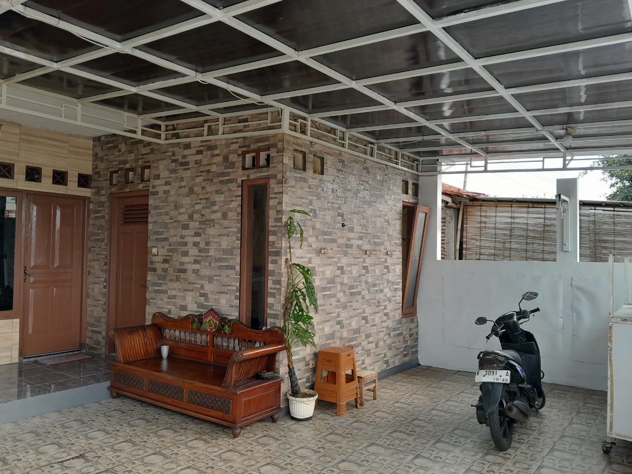 Dijual Rumah Rapi Bonus Furnished Strategis Pinggir Jalan Purwokerto Selatan - Karang Klesem view 2
