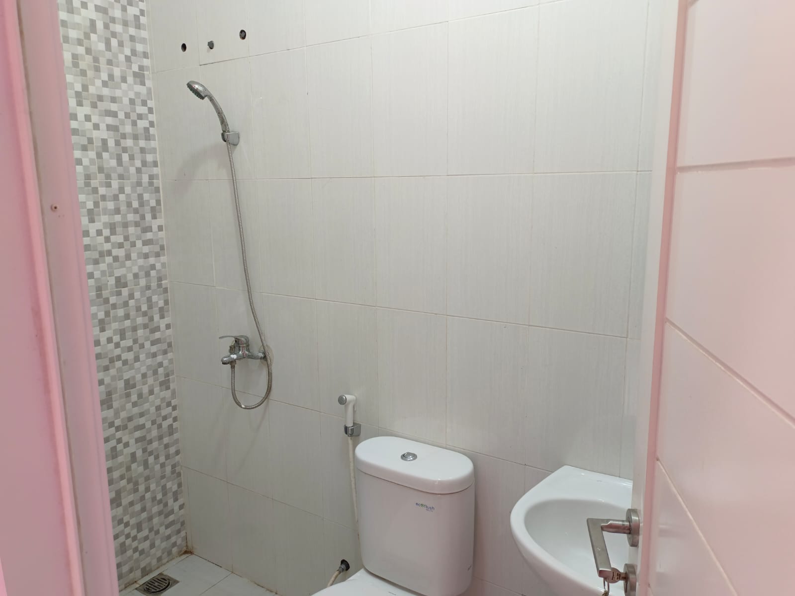 Disewakan Rumah Bonus AC One Hate System Area Purwokerto Timur - Graha view 8