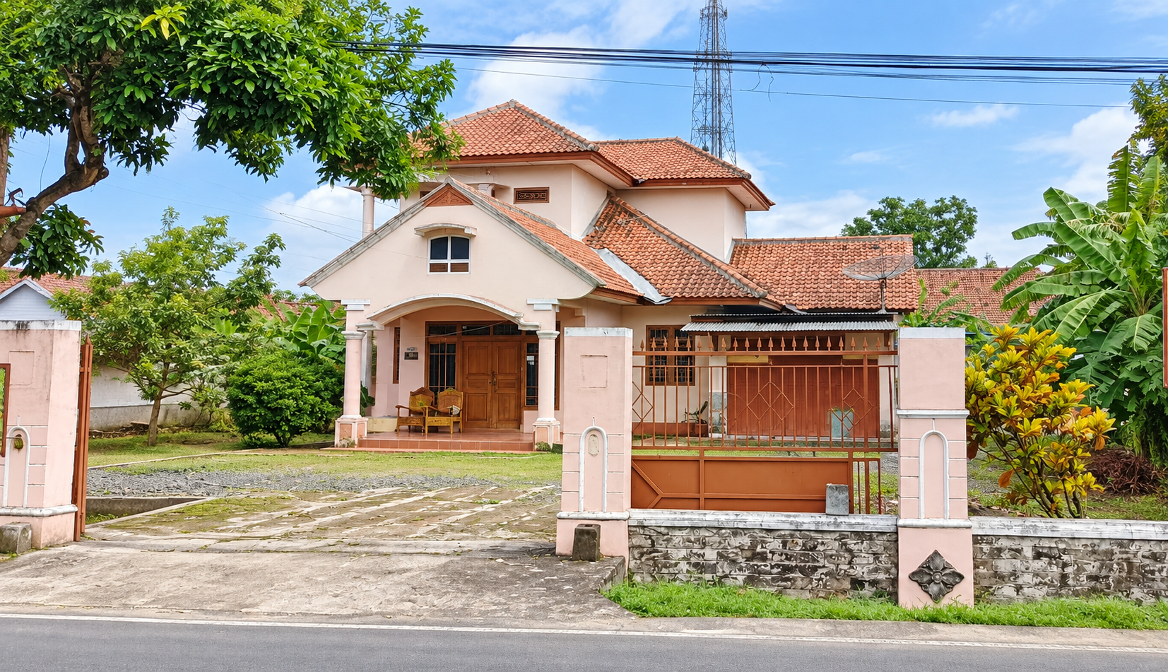  Dijual Rumah Pinggir Jalan, Halaman Luas 5 Menit Pasar Patikraja Banyumas view 1