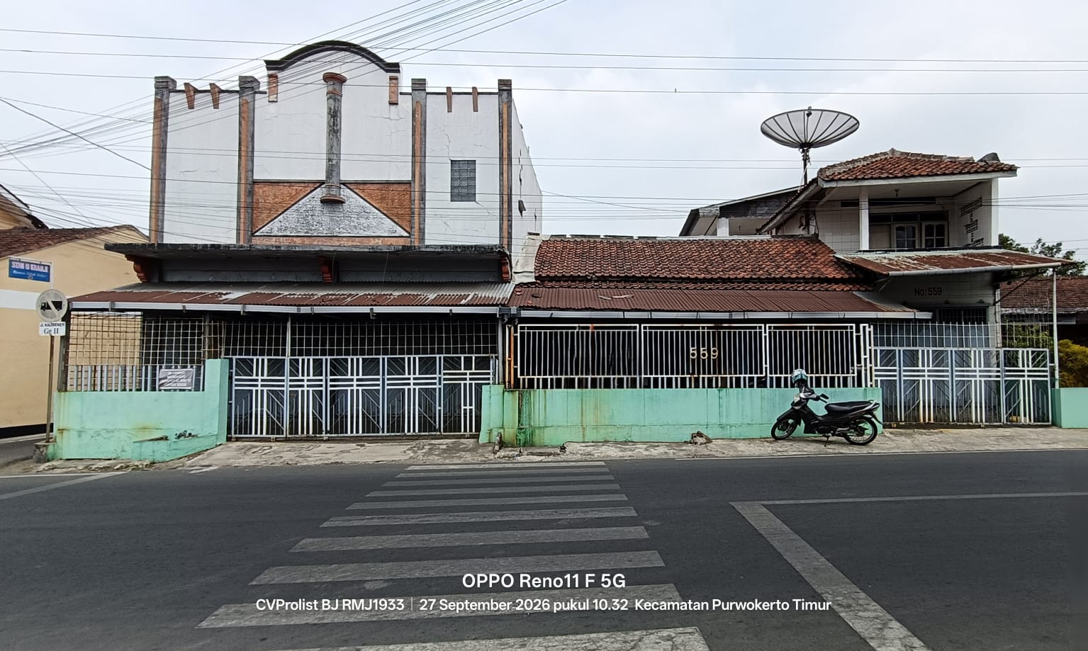 DIJUAL RUMAH HOOK 2 LANTAI, 2 MENIT KANTOR POS PURWOKERTO - Kali view 2